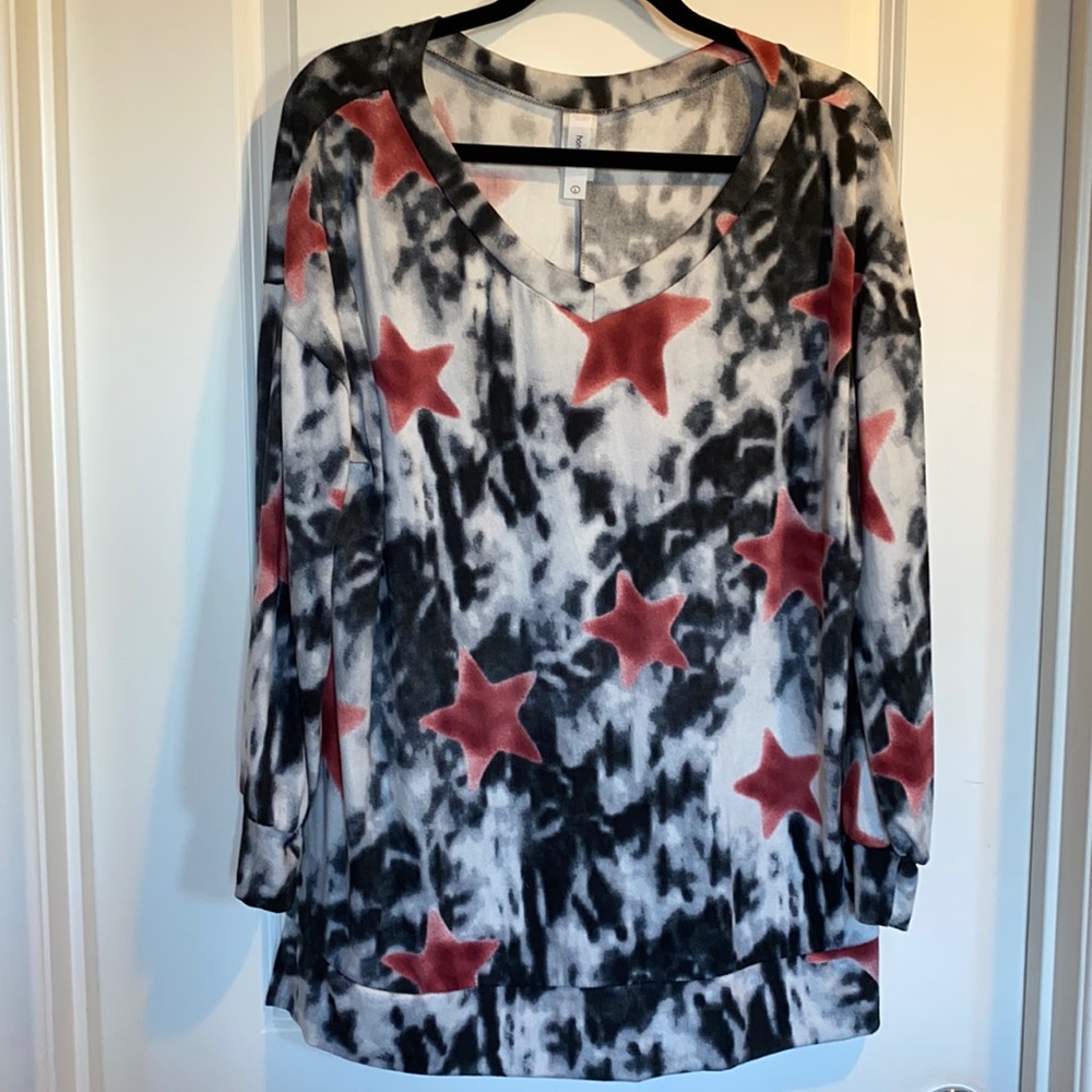 Honeyme. Large. Weekender. V- Neck Worn Once. Long Sleeve. Tie Dye. Side Slits.